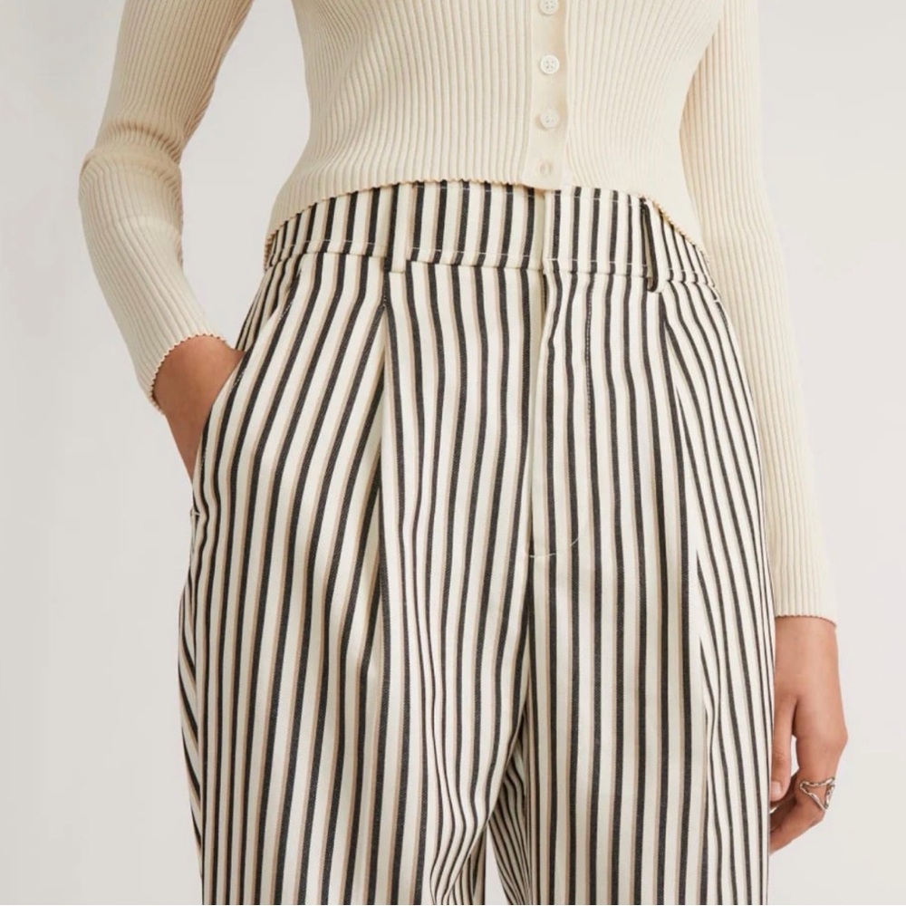 Everlane Cream and Black Vertical-Stripe Cropped Trousers
